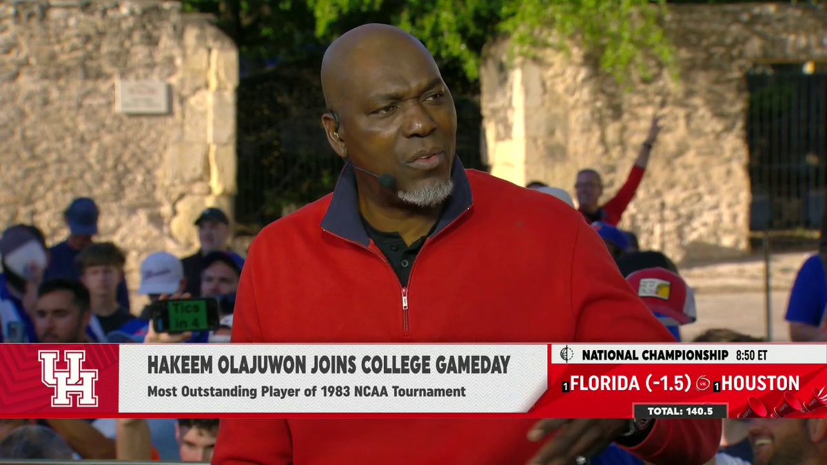 "Just the way they practice, it seems how you play a football game." ๐ Hakeem Olajuwon on Houston's toughness ๐ช