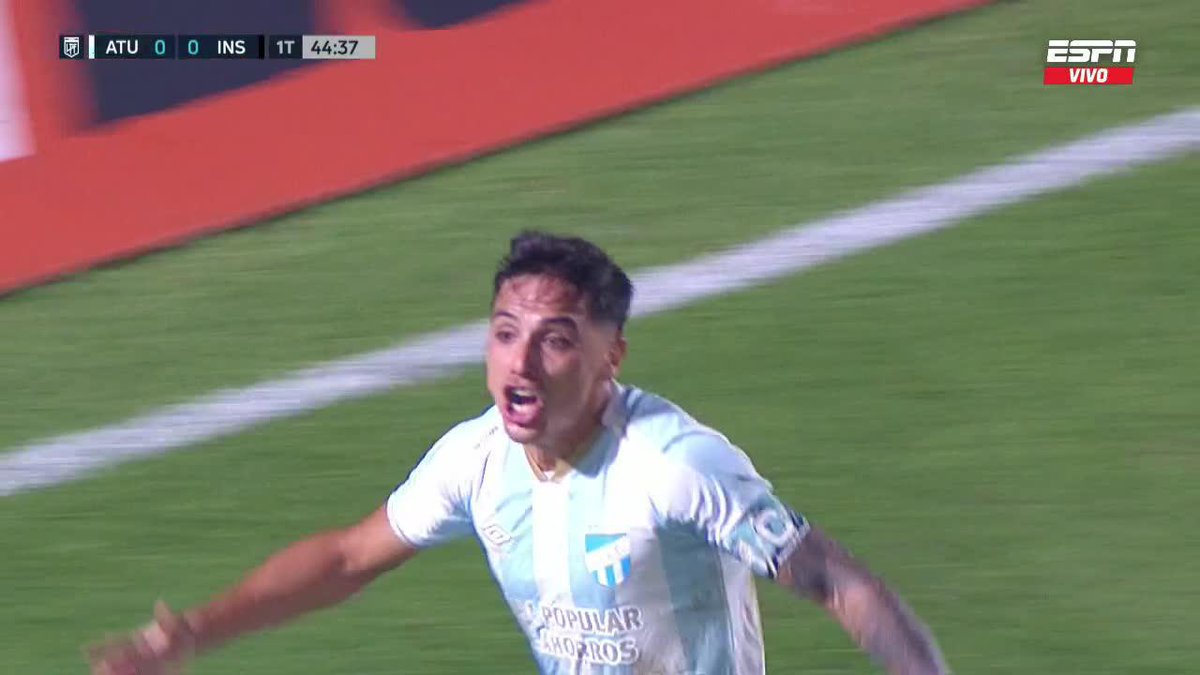 ¡LO GANA EL DECANO SOBRE EL CIERRE DEL PRIMER TIEMPO! Mateo Coronel ganó en el área y marcó el 1-0 de Atlético Tucumán ante Instituto. 📺 #ESPN