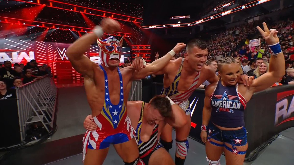 EL GRANDE AMERICANO picks up the win for his team! #WWERaw