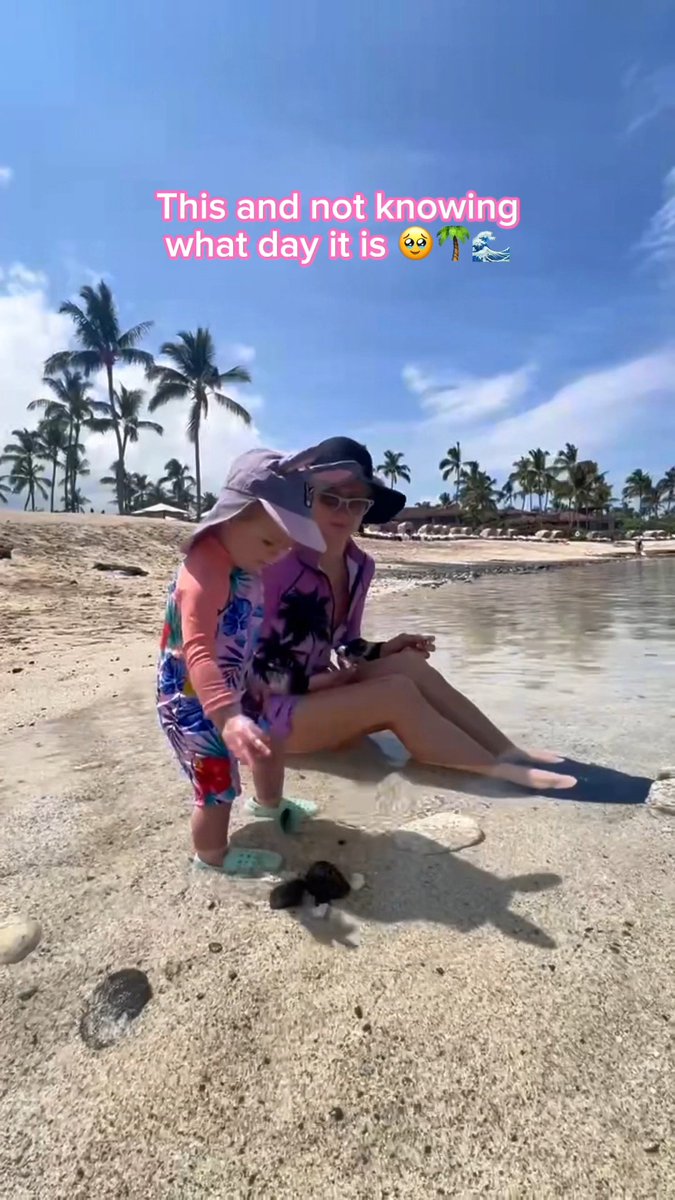 Beach time is the best time with my #CutesieCrew 🥰🏝️ #SlivingMom ☀️