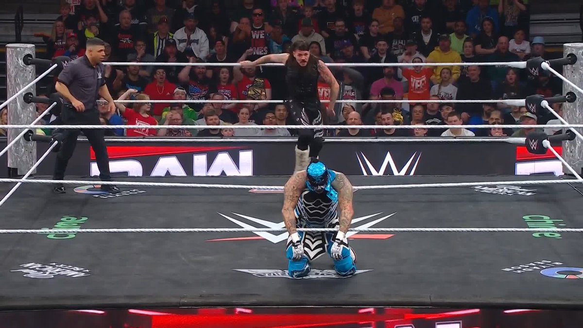 ¡DOMINIK DESTROYER! #WWERaw