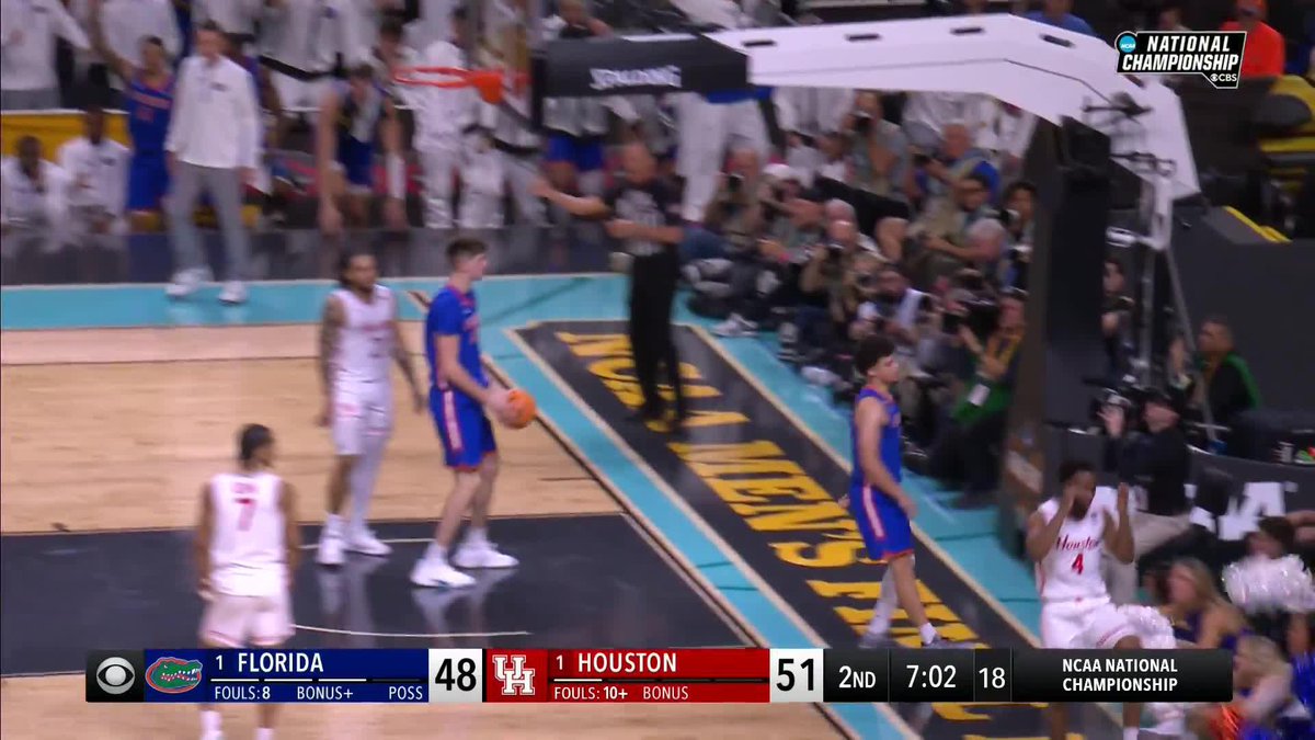 CLAYTON GETS ANOTHER TO FALL 🪣 #MarchMadness Florida Gators Men’s Basketball