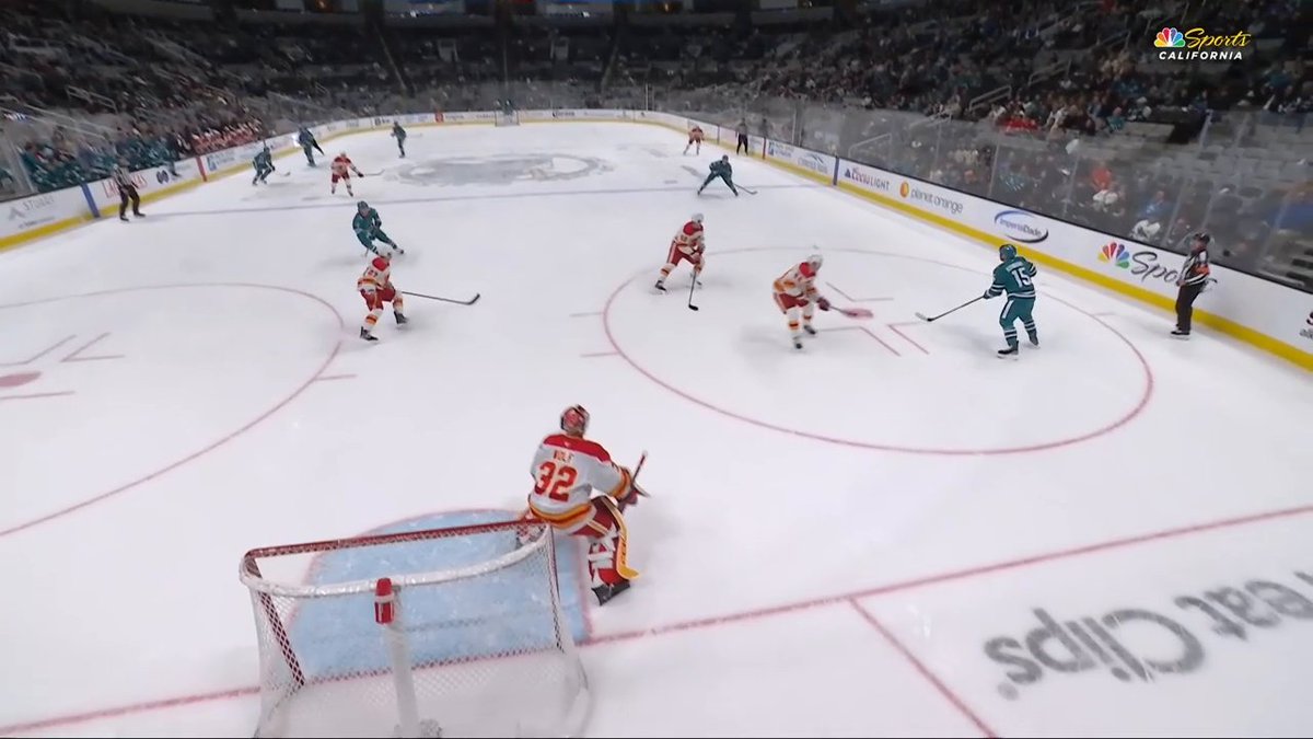 Dustin Wolf comes up with a huge stop on Macklin Celebrini! 👀 📺: Sportsnet or stream on Sportsnet+ ➡️
