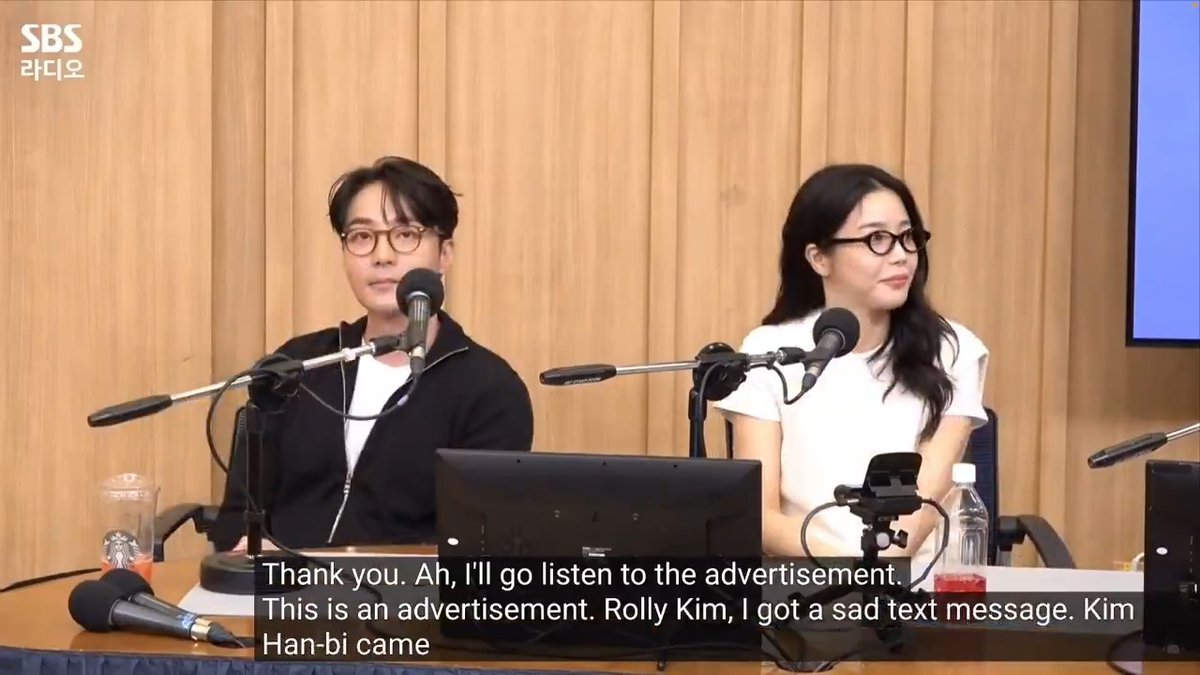 Near the end of the Cultwo Show today, an audience, who came as a fan of Roy Kim, sent a message saying she became Solar's fan. Since early on she said she was a fan of Roy Kim and would like to buy him a ring, so Kim Tae-gyun said the ring will now go to Solar 🤣🤣🤣🤣🤣
