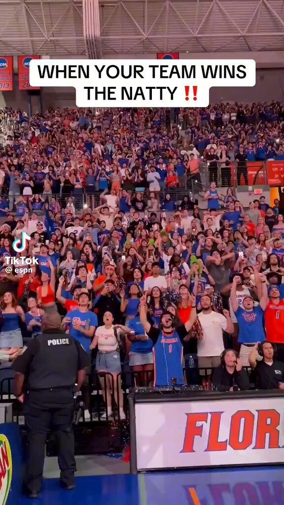 Crowd pop in Gainesville 🐊