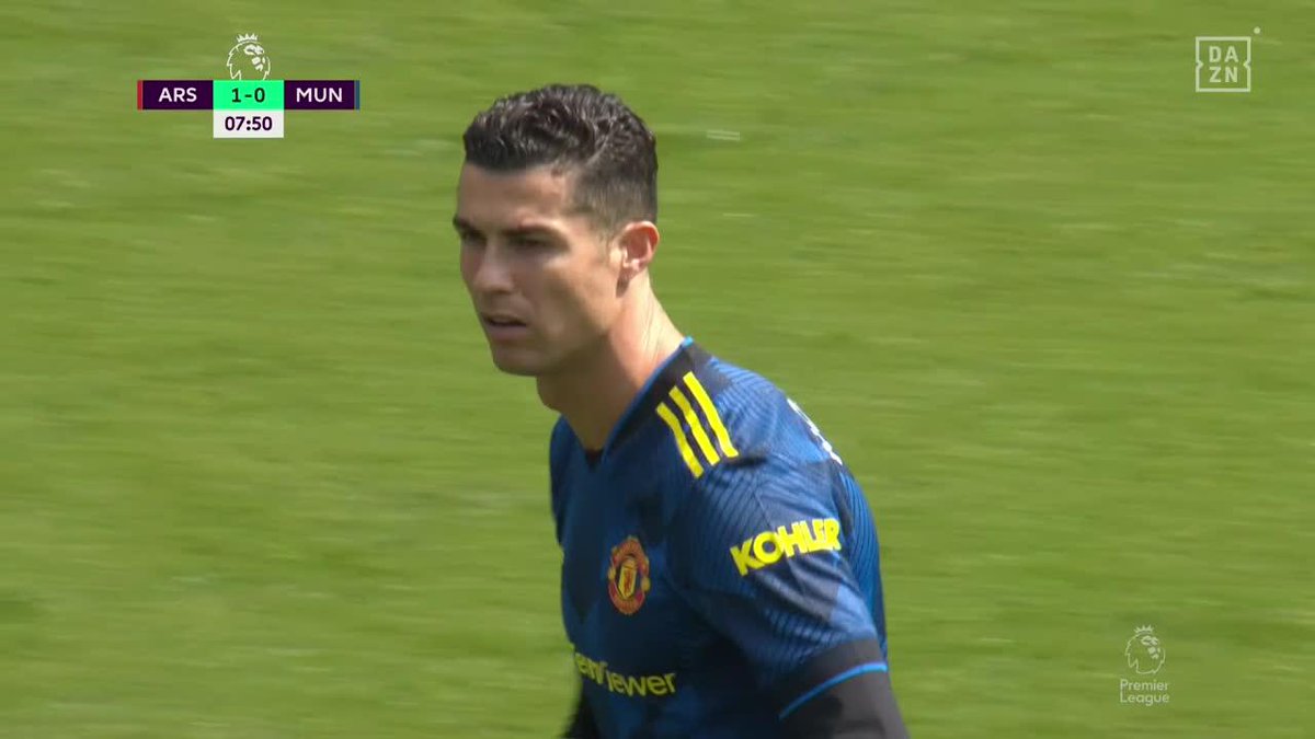 Cristiano Ronaldo acababa de perder un hijo recién nacido. Y la afición del Arsenal le brindó un aplauso en el minuto 7, como homenaje a él 👼🏼 🌠 Serán nuestros rivales hoy, pero HONOR ETERNO PARA ELLOS.