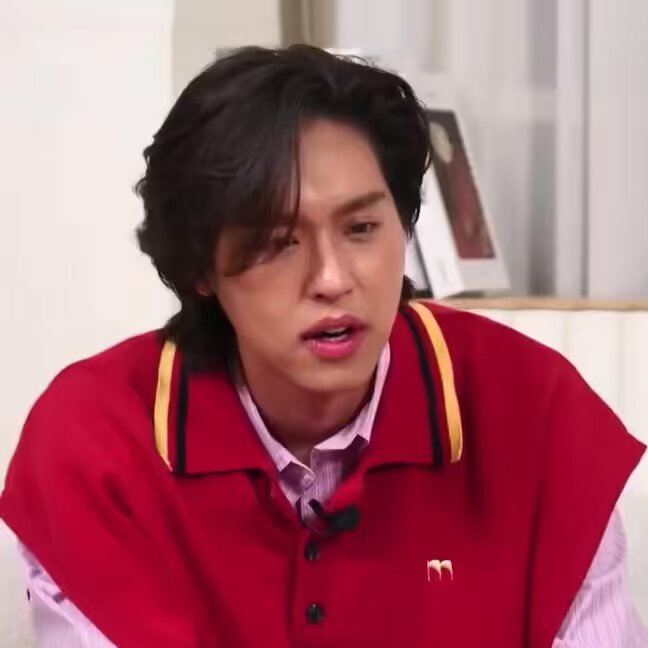 อันนี้โคตรตลก เพลงนี้มันดังในตต แล้วฮีไม่รู้จักอะ ตอนตั้งใจฟังละเปนท่อนแบบอุอิอาๆๆ ฮีทำหน้าแบบ เพลงไรวะ มาก55555555555555555555555555555555555555555