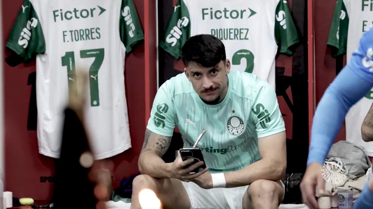 Bastidores no ar! 🎥 A TV Palmeiras Sportingbet traz os detalhes exclusivos dos três pontos conquistados no Recife pelo Brasileirão Betano! Assista completo! 🐷 ➤