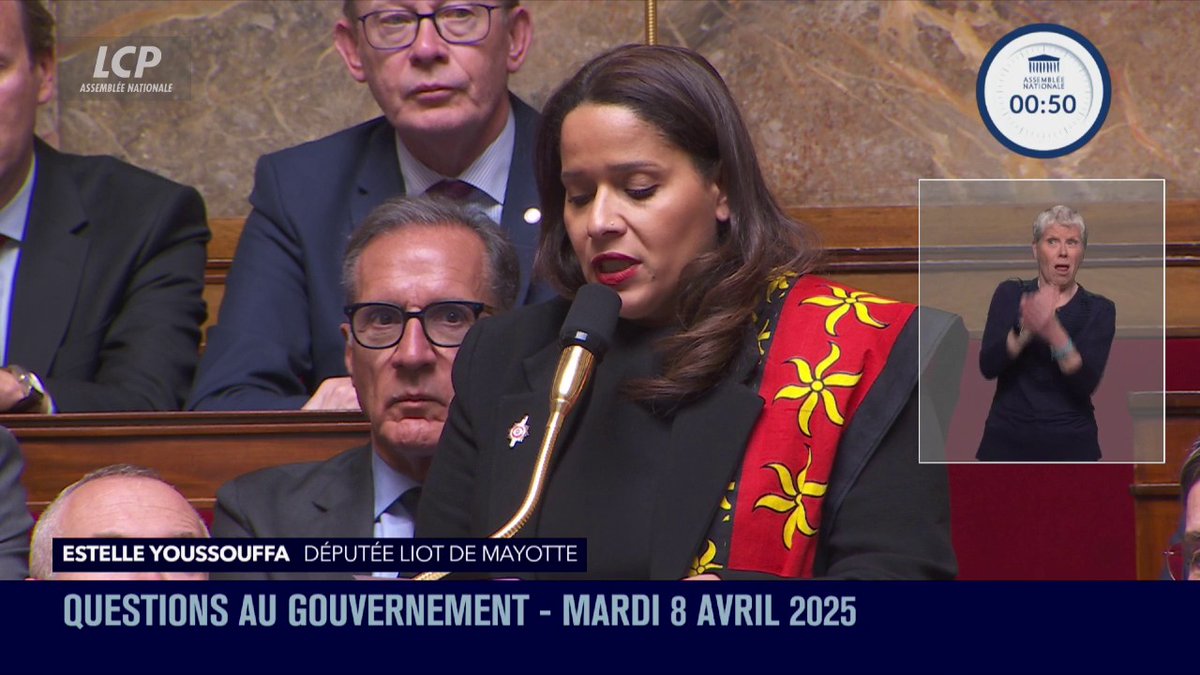 "Vous louvoyez et vous ménagez encore et toujours les Comores", déplore Estelle Youssouffa Députée après la réponse du ministre. "Mayotte n'est pas un paillasson sur lequel vous pouvez vous essuyer les pieds pour continuer vos petites affaires." #DirectAN #QAG