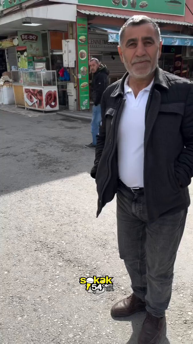 Hamam böceği bile kafasız 8 gün yaşarken bu dingil kafasız yıllarca yaşamayı başarmış amq..