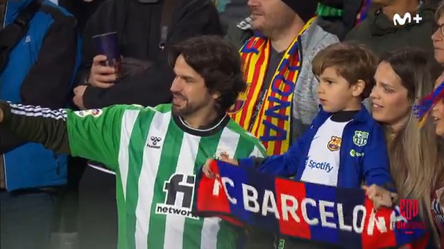 Una madre muy del FC Barcelona. Un padre muy del Real Betis Balompié 🌴💚. Y el hijo es culé. #ElDíaDespués