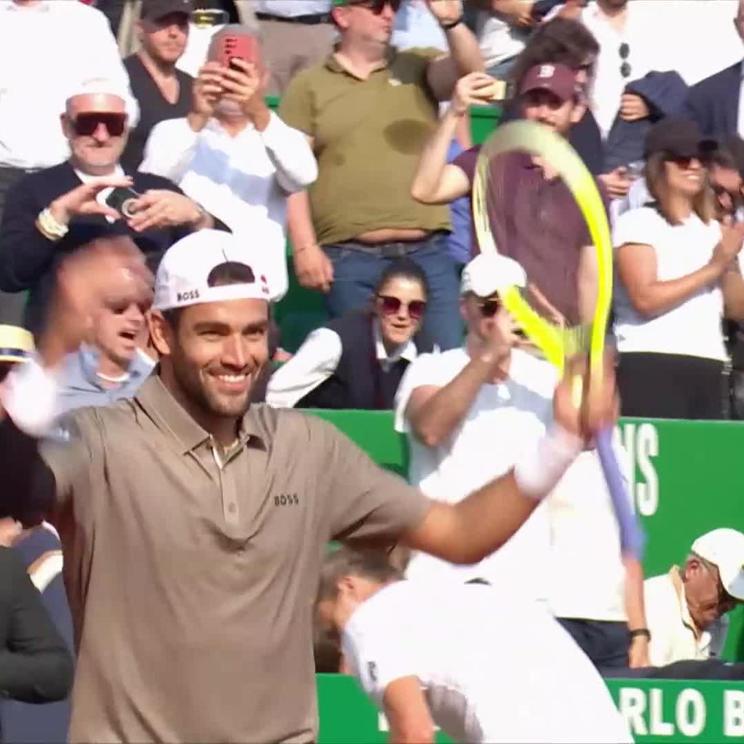 Matteo Berrettini’s reaction after beating Zverev in Monte Carlo. He lets out a massive roar. This time last year, he was out of the top 100, just trying to find his way back. Today, he is back where he belongs. Blood. Sweat. Tears. Matteo. 🇮🇹🥹