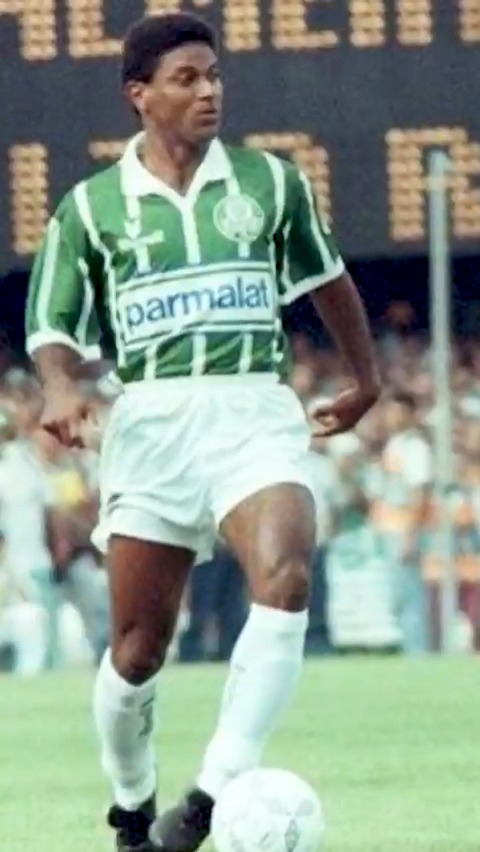 Jogava em qualquer parte do campo... e era CRAQUE EM TODAS! 😅 Polivalente e multicampeão com o manto do #MaiorCampeãoDoBrasil, Mazinho completa 59 anos de idade nesta terça-feira! Parabéns! 💚