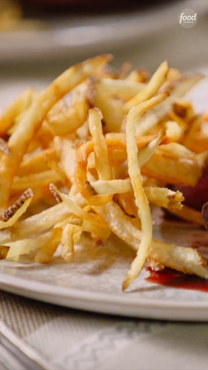 Restaurant-quality fries, no reservations needed! Geoffrey Zakarian's Bistro Steak Frites bring those crispy steakhouse favorites home 🤤💯 Watch #TheKitchen, Saturdays at 11a|10c and hbo max fka: #StreamOnMax Get the recipe: