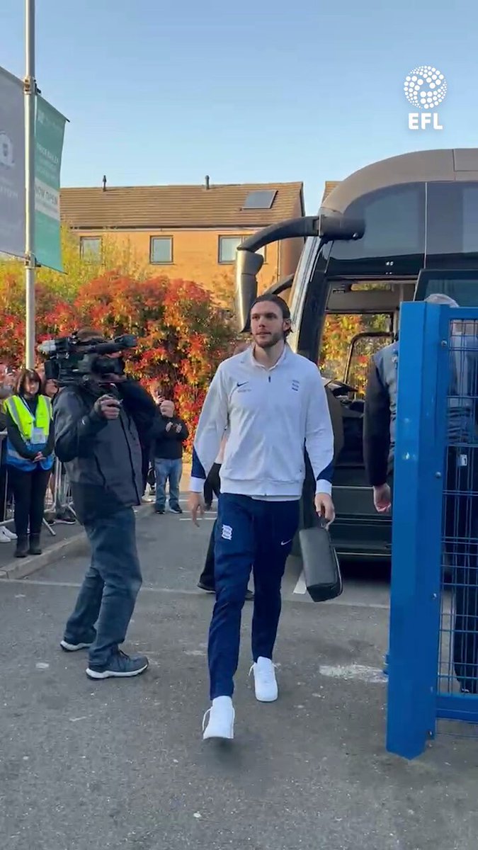 A warm welcome on arrival for the Blues! 👋🔵 #EFL | Birmingham City FC