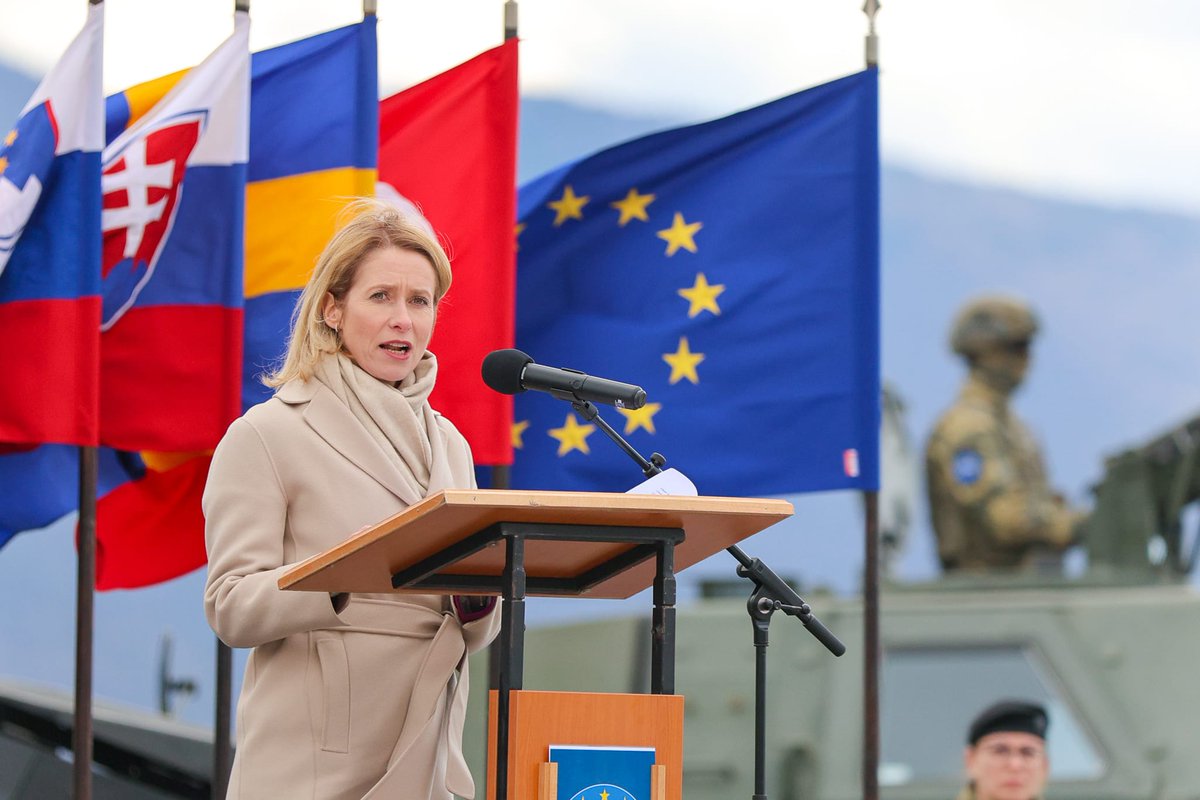 Peace requires diplomatic efforts but is maintained with strength. Our focus is on the security and defence of Europe and thus on the stability of Bosnia and Herzegovina, too. That's why operation EUFOR Althea is even more in the spotlight. Addressing our troops at Butmir Camp