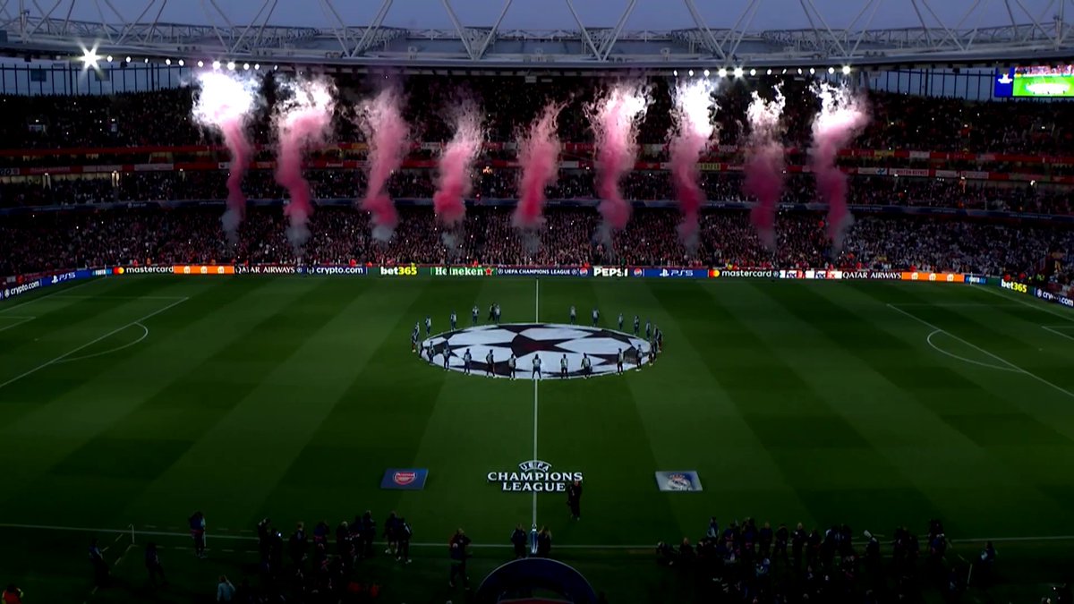 L’hommage de l’Emirates Stadium pour Thierry Henry 🇫🇷. 🤩 🎥 CANAL+ Foot