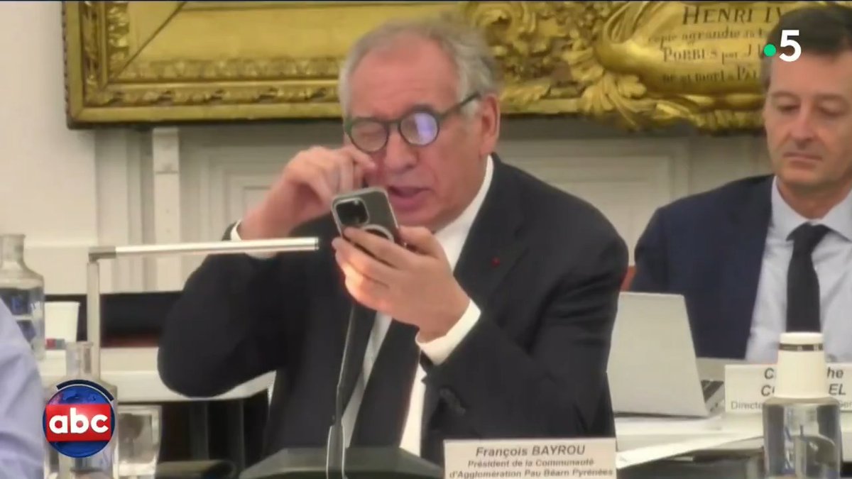 Confirmation : François Bayrou a 7 et demiâŠđ LâABC de @bchameroy en intĂ©gralitĂ© : #CĂ Vous