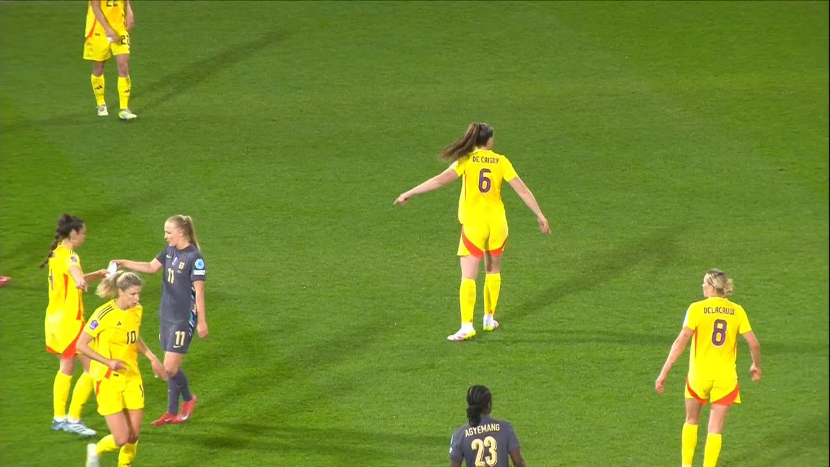 Aggie Beever-Jones making a nuisance of herself 😅 #ITVFootball | #UWNL