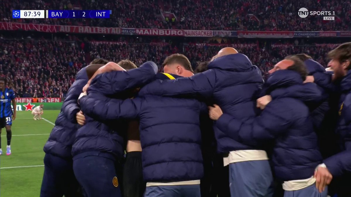 INTER RETAKE THE LEAD 🤯 And just like that, Inter are back ahead, and it's Frattesi who bundles home Augusto's drilled cross! 💥 📺 TNT Sports &amp; discovery+ UK