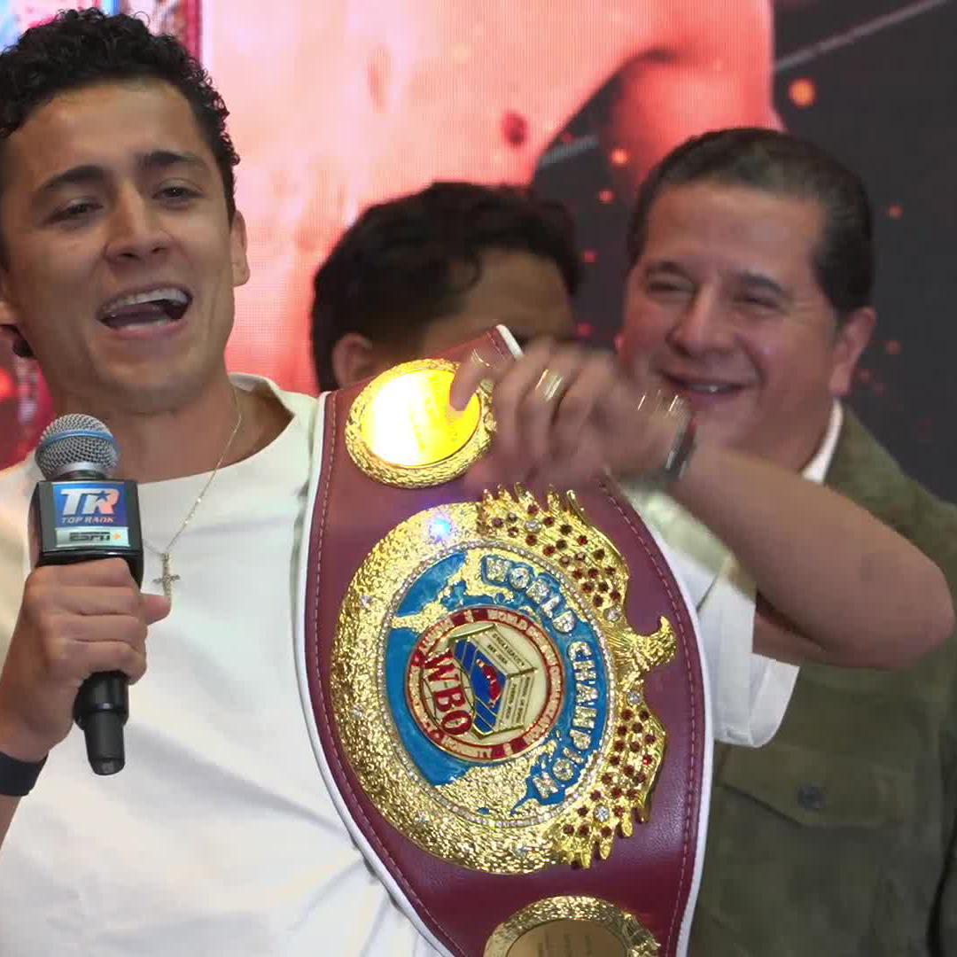 Skills on and off the ring for @Divino_Espinoza 🫡🎤
