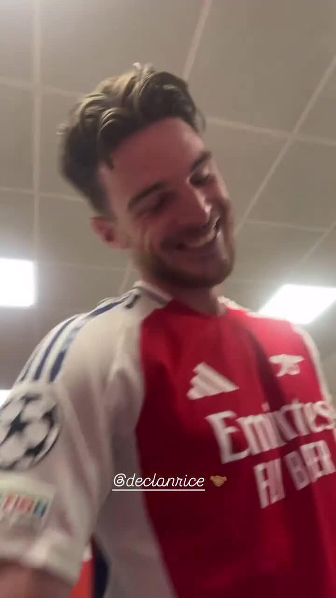 "DAME TU PIE DERECHO, POR FAVOR..." Declan Rice es la figura absoluta en el vestuario del Arsenal.