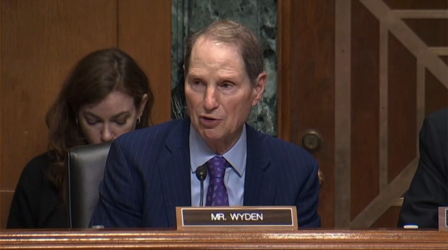 🔥 🔥 🔥 Senator Wyden: Trump tanked the U.S. economy “in less time than it took to finish March Madness.”