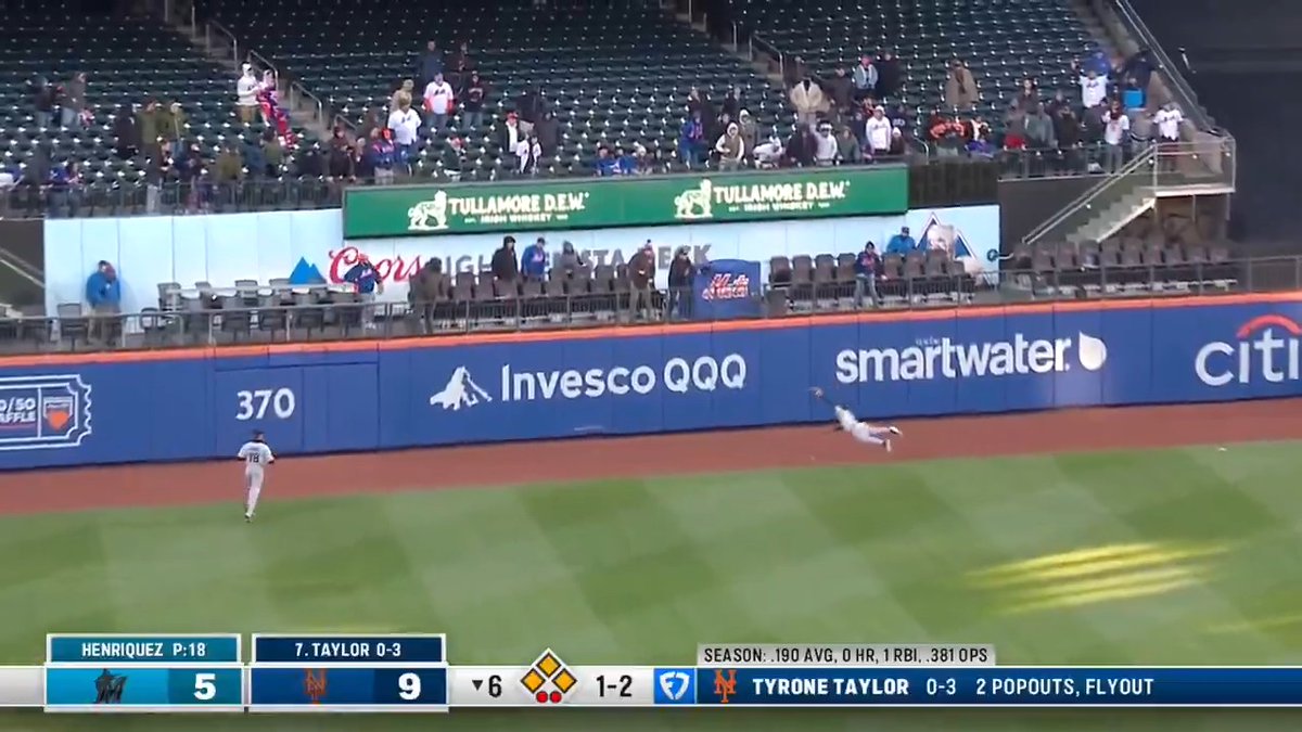 Derek Hill makes an unbelievable catch! 🤯
