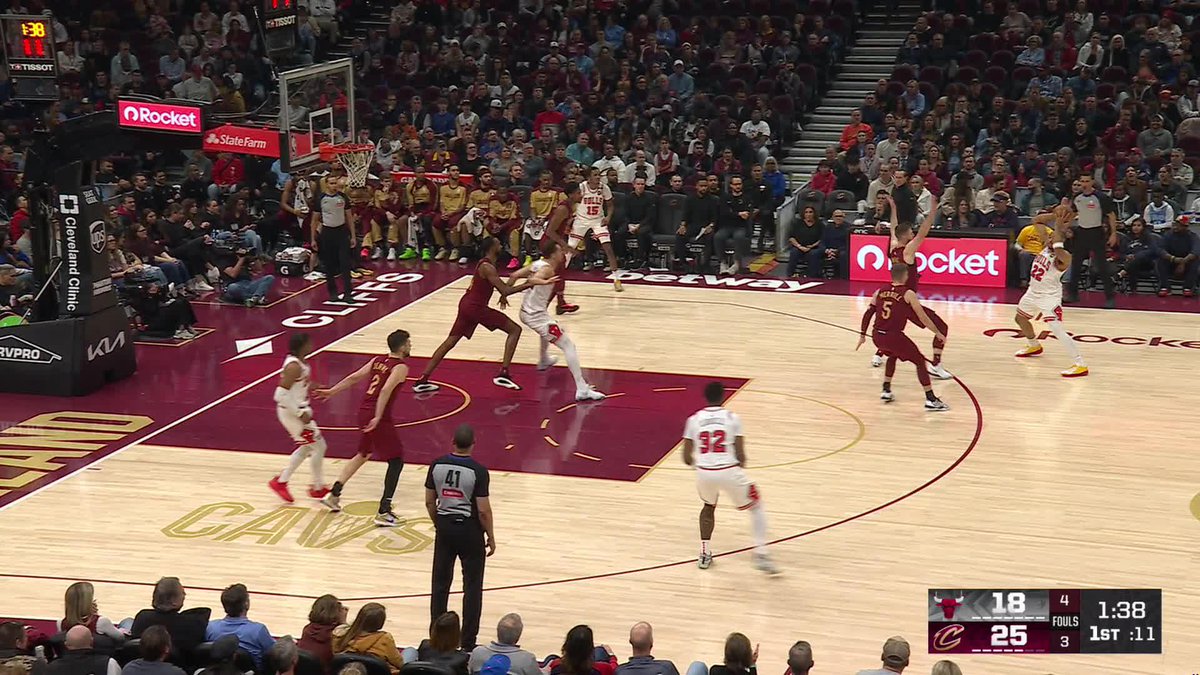 THT getting buckets early. Chicago Sports Network | Talen