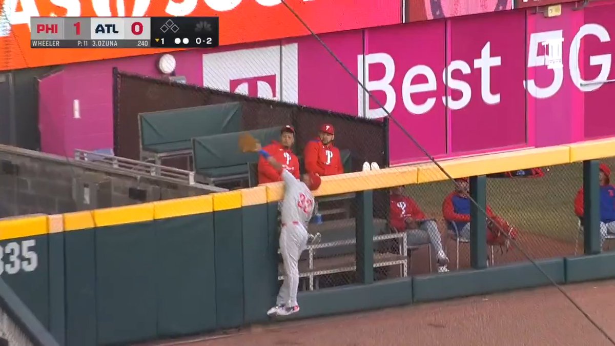 EDMUNDO SOSA TAKES A HOME RUN AWAY!