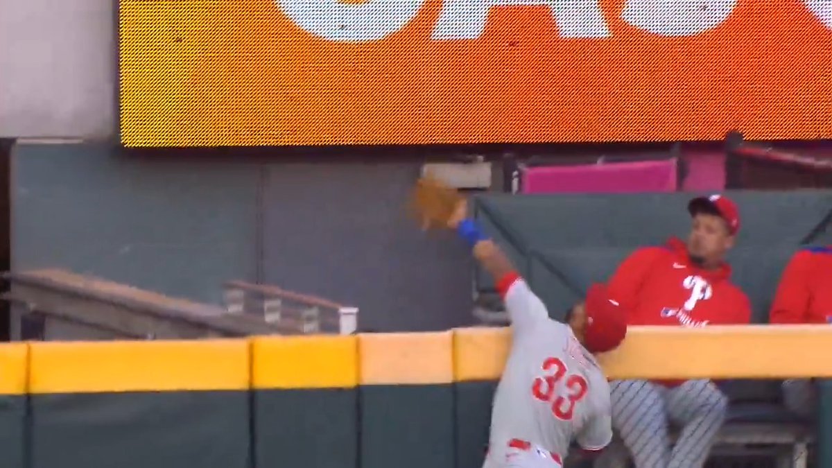 Edmundo Sosa is making his first MLB start in LF. We'd say he's a natural!
