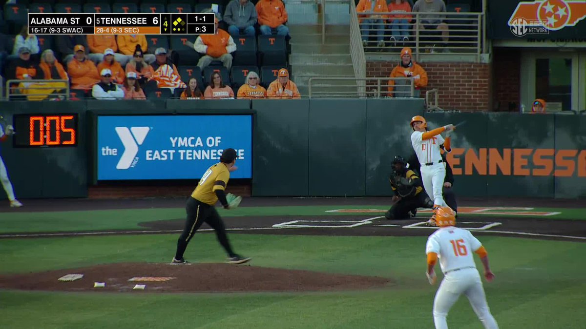 Newie drove in two more with this double to give us an 🎱 spot in the fourth! 📺 (SECN+) #GBO // #BeatALST