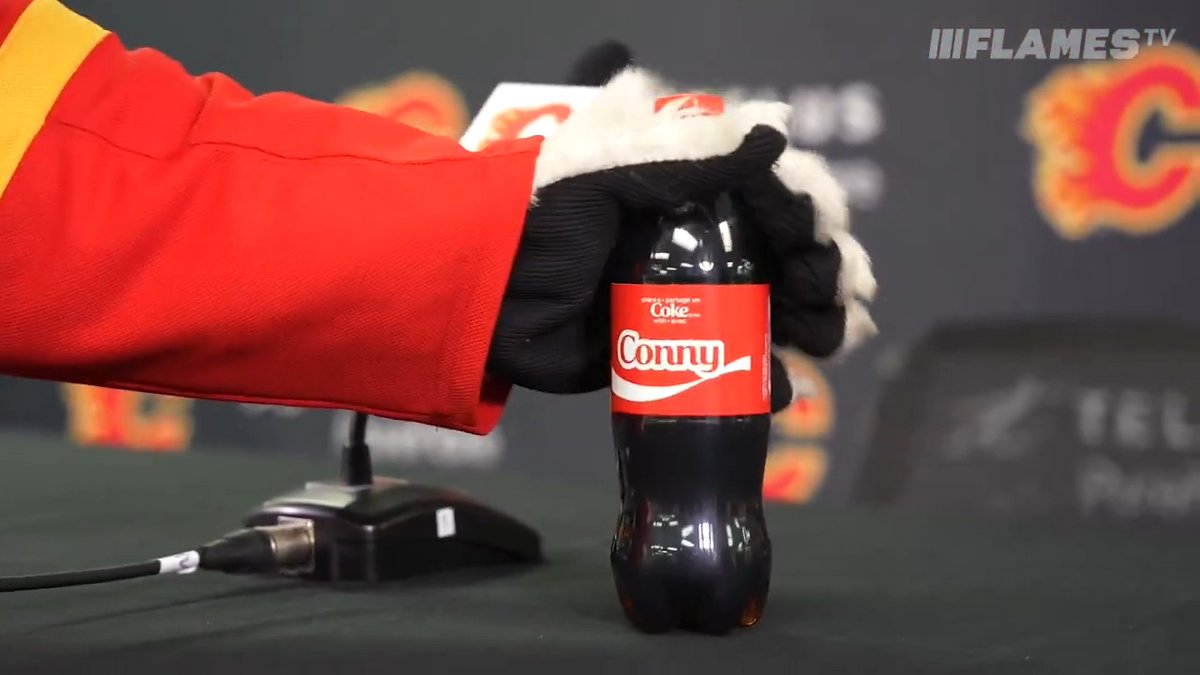 C of Red, wanna win a #Flames jersey courtesy of our friends at Coca-Cola Canada? Tell us who you would #ShareACoke with!