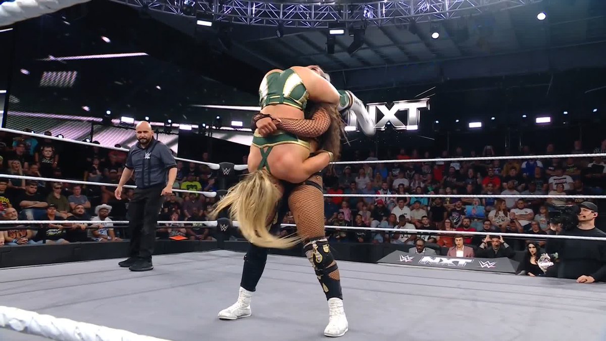 💪 💪 💪 Jordynne Grace showing off some INSANE strength! #WWENXT