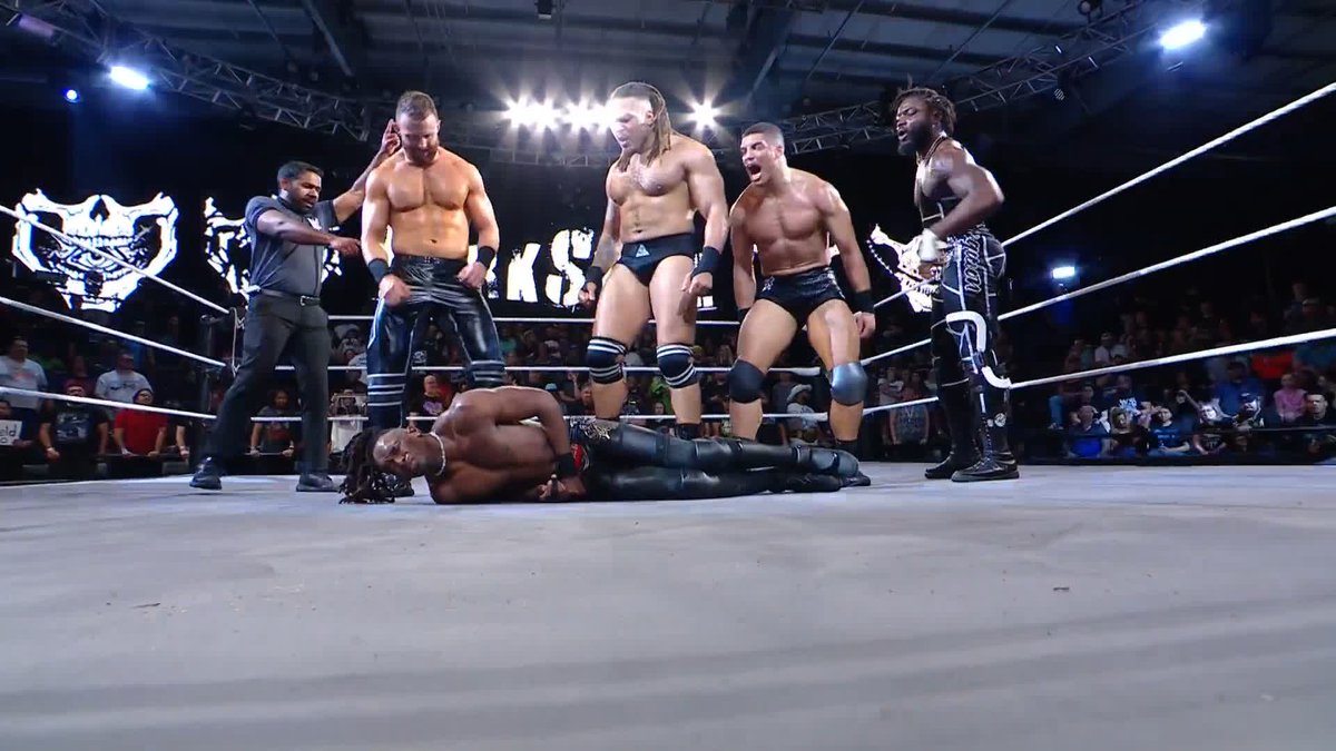 WHAT. A. DEBUT. DarkState picks up the win in our main event! 👏 #WWENXT
