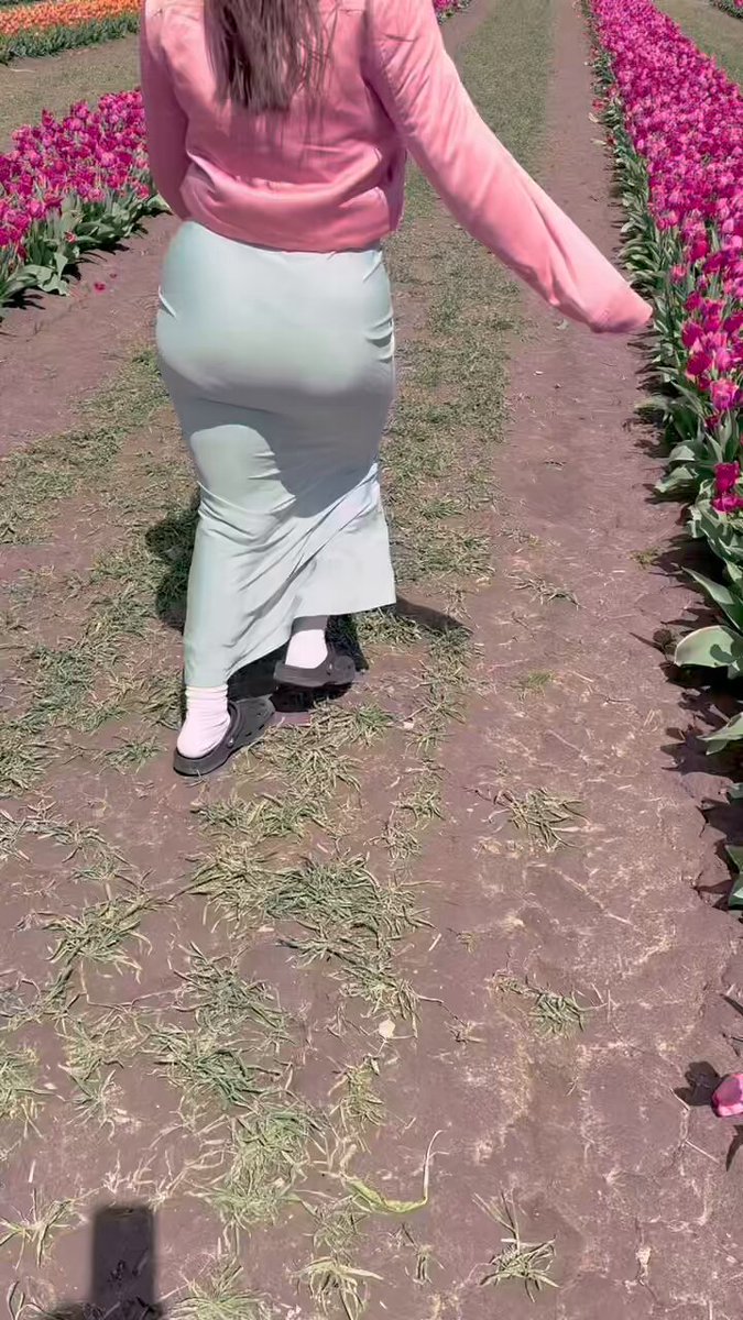 Spring is here! I hope you enjoy all these aesthetic clips I took while roaming the fields!