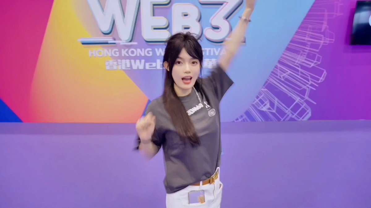 🇭🇰Web3 嘉年华 La La Land Last day，精彩继续！ Mercy Mia米粒儿🩵 穿上 OKX T，你就是全会场最靓的崽～🤩