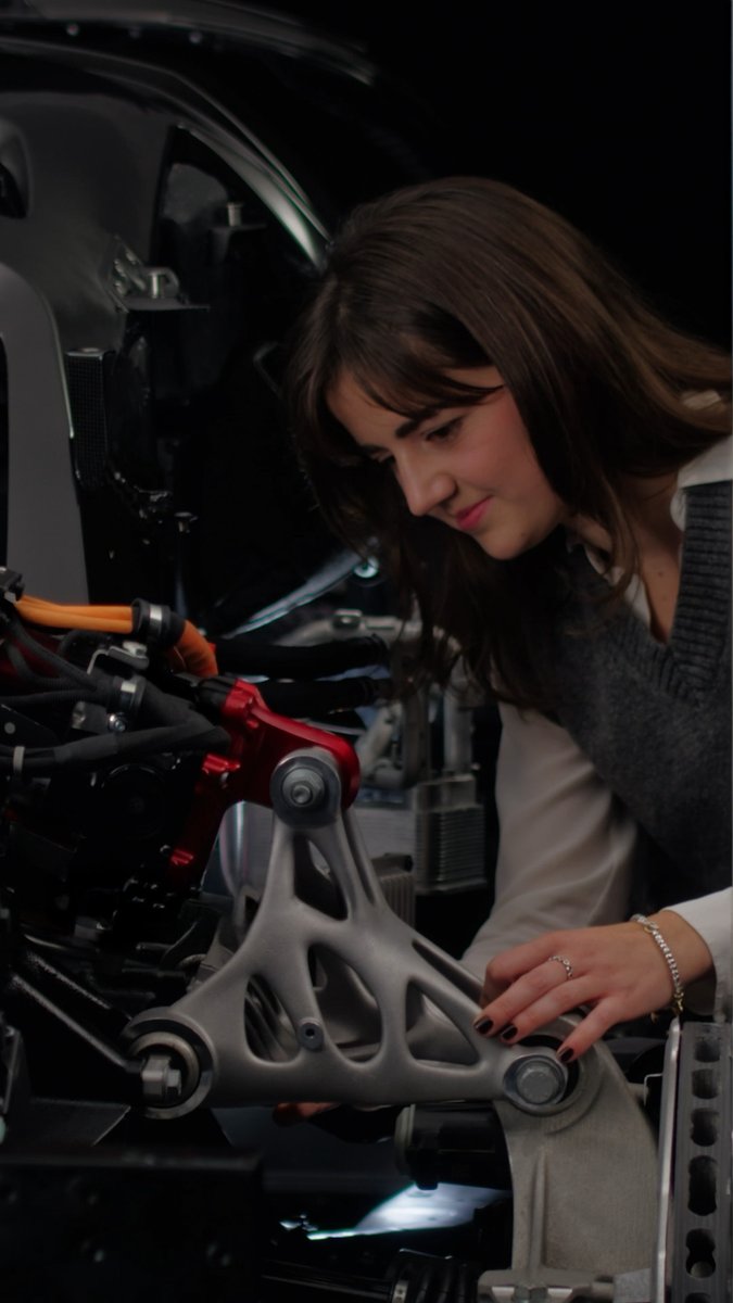Discover #FerrariF80’s unique suspension system with Maria Chiara Marchese, from our Additive Manufacturing team. #Maranello #FerrariSupercars #Ferrari
