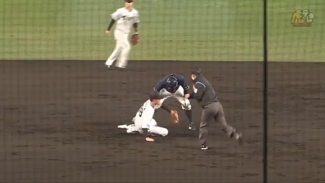 2回表、バズーカ炸裂！梅野選手がストライク送球で赤羽選手の盗塁を刺す！ #hanshin #虎テレ #阪神タイガース #鼓動を鳴らせ_虎道を進め