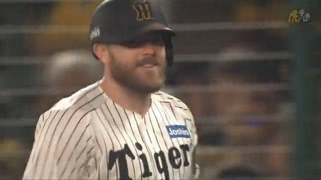 2回裏、ビーズリー選手が絶妙なセーフティバントを決める！来日初打点！ #hanshin #虎テレ #阪神タイガース #鼓動を鳴らせ_虎道を進め