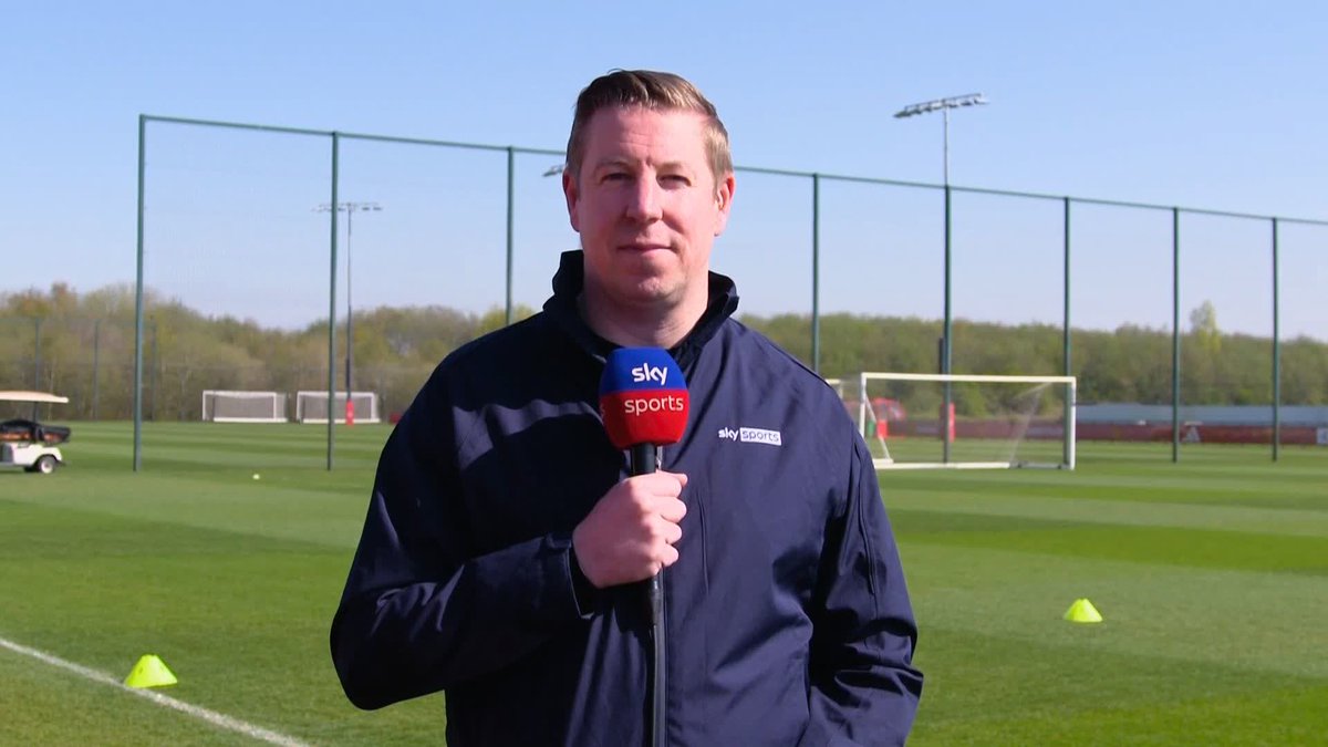 Ruben Amorim opted for a long-range view of Manchester United training ahead of their Europa League Quarter-final against Lyon 🔭🔴