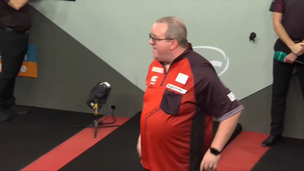 Happy 40th Birthday to Stephen Bunting! 🎉 Here's a throwback to The Bullet hitting the double top to celebrate Masters glory in Milton Keynes last year! 🏆