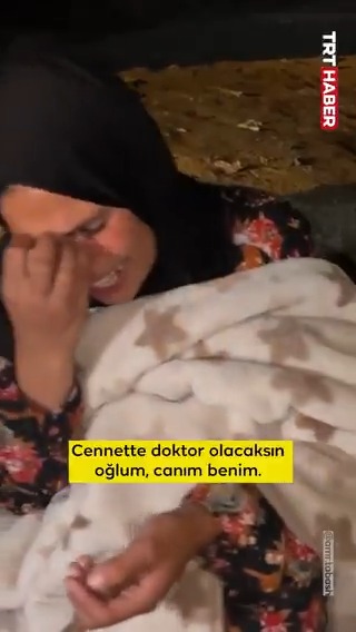 "Doktor olmak istiyordu, cennette doktor olacaksın oğlum…" Filistinli anne, soykırımcı İsrail’in katlettiği oğluna veda etti...
