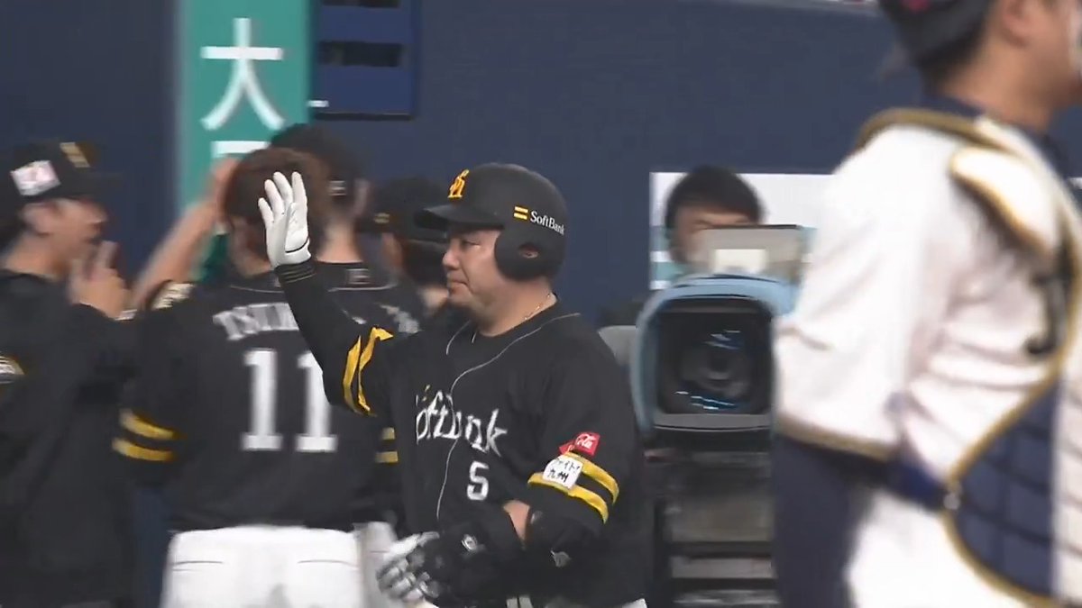 土壇場で試合をひっくり返す‼️ 福岡ソフトバンク #山川穂高 選手の第2号逆転3ランホームラン🌈 #sbhawks 👇ライブ配信はこちら