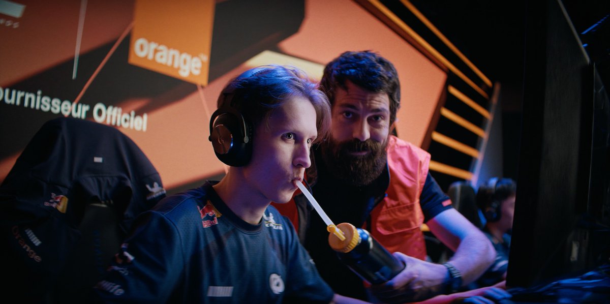 En tant que partenaire technique de la LFL, Orange France sait aussi mettre les joueurs dans les meilleures conditions... Pas vrai Karmine Corp ? 😏