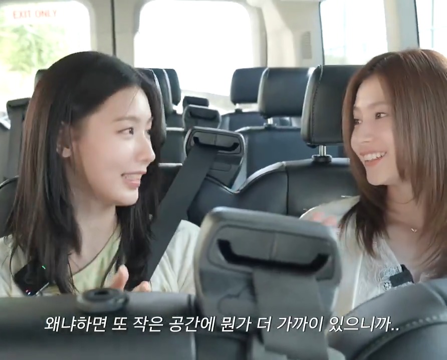최애가 사나라고 고백했던 미모의 여성들을 첫만남에서 뚝딱거리게 만드는 사나... 이 악마같은 여자야...(•̥̥̥⌓•̥̥̥) 미연: 긴장해서 5분에 한번씩 물 마심 신예은: 긴장해서 음료 쏟아서 신발 다 젖음 설윤: 살면서 누구랑 만나도 얼굴 빨개져본 적이 없는데 처음으로 얼굴이 터질뻔함