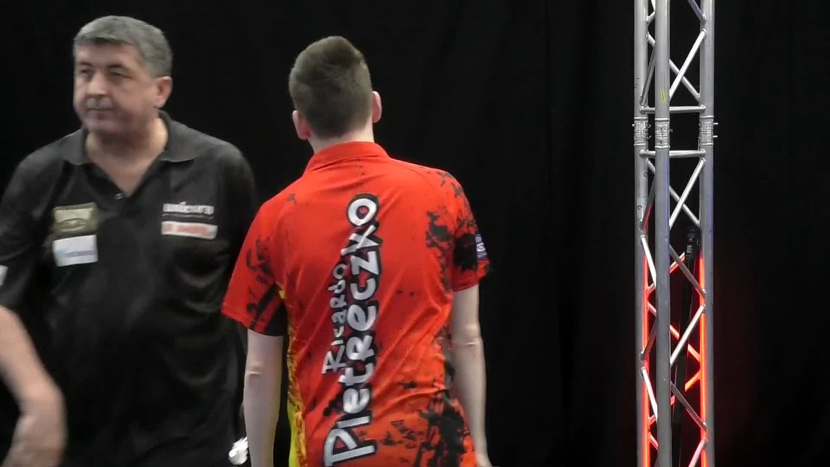 PIETRECZKO BEATS SULJOVIC! Ricardo Pietreczko gets the better of Mensur Suljovic, as he beats the Austrian 6-5 in a last-leg decider, after trailing 4-0 earlier on in the tie! 📺 #PC12