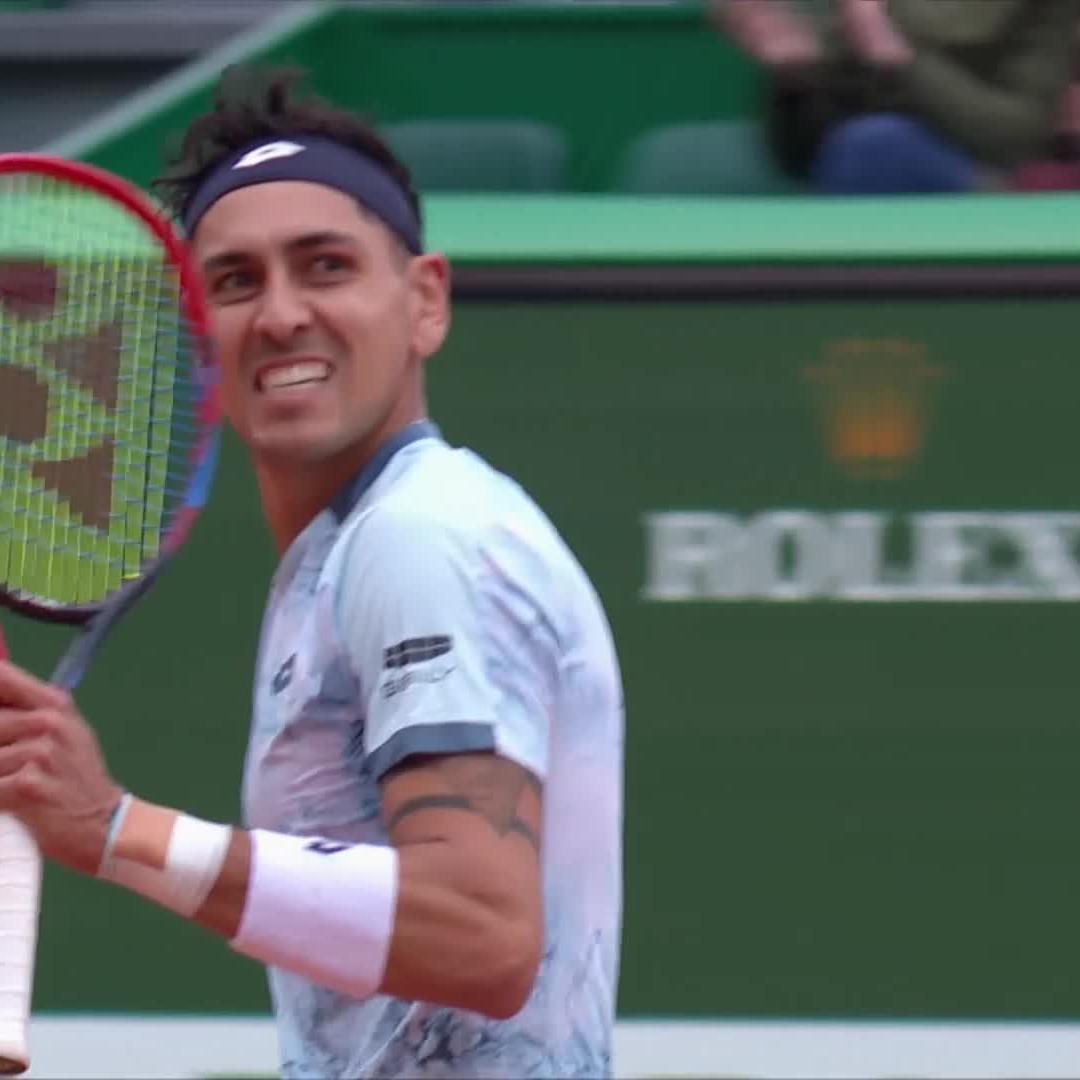 Bright start 😎 Alejandro Tabilo takes the opening set 6-3 against Djokovic #RolexMonteCarloMasters