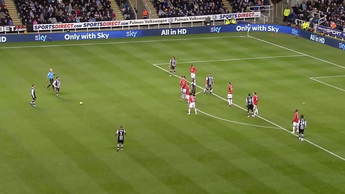 Yohan Cabaye scored this stunning free-kick in a 3-0 win against Manchester United in 2012 💥