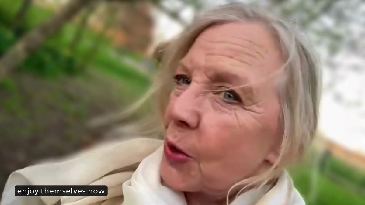 We're so grateful to Deborah Meaden 🇺🇦 for supporting the campaign to #EndTheCageAge! Deborah rescues hens &amp; has seen the cruelty cages inflict on them first-hand. We currently need less than 8,000 signatures to get a parlimentary debate, please sign here: